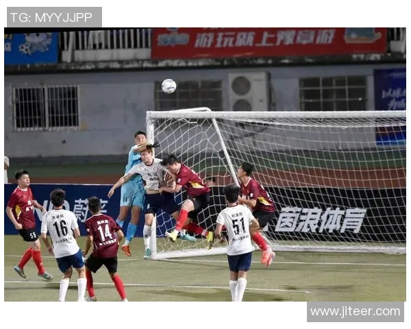 远去的球星在绿茵场上留下的身影与不灭的足球记忆